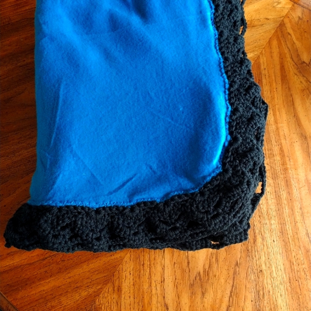 Teal fleece blanket with skull border